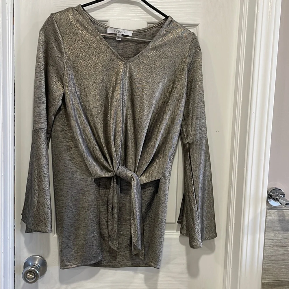 ‼️BUNDLE SALE 4 FOR $20 - NWOT Gorgeous crop top - Picture 4 of 12